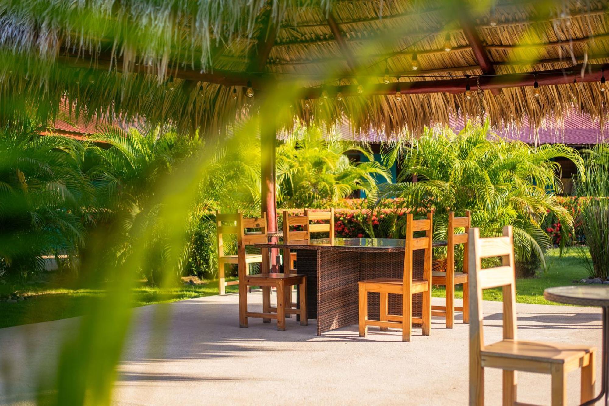 Beach Break Resort & Cr Surf Camp Jacó Exterior foto
